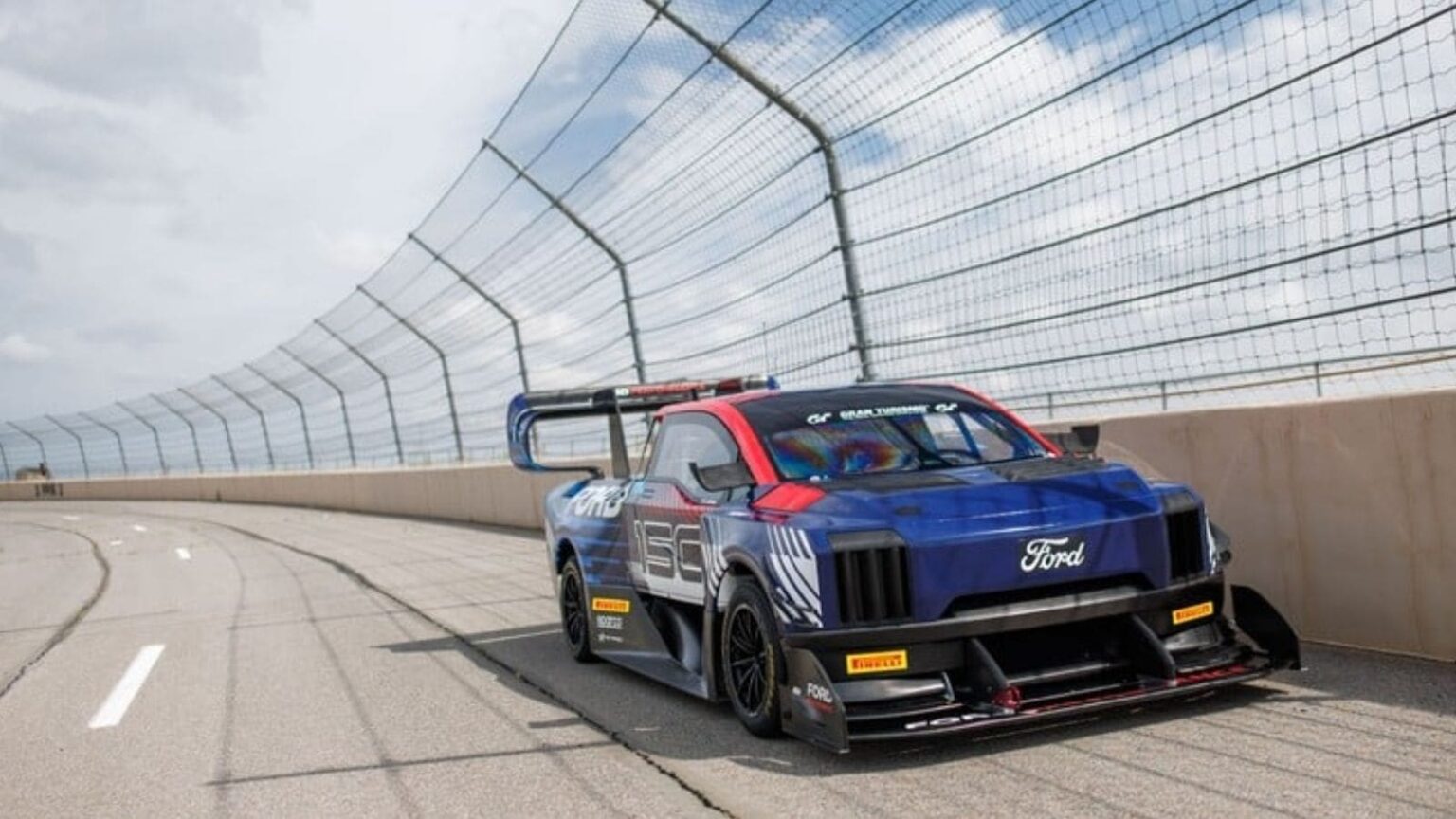 Ford punta in alto con la Mustang Mach-E alla Pikes Peak 2025