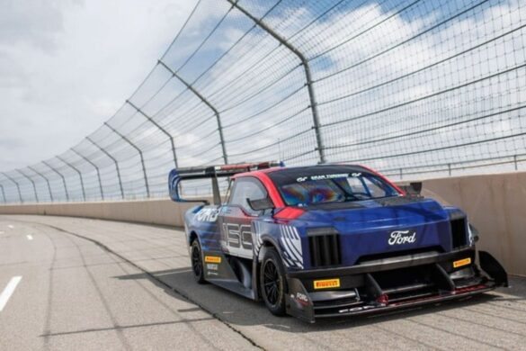 Ford punta in alto con la Mustang Mach-E alla Pikes Peak 2025