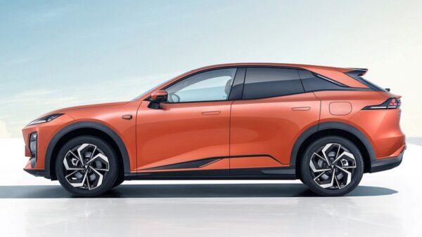 Mazda è pronta a lanciare un SUV elettrico che rivoluzionerà il mercato. La CX-6e potrebbe debuttare nel 2025.