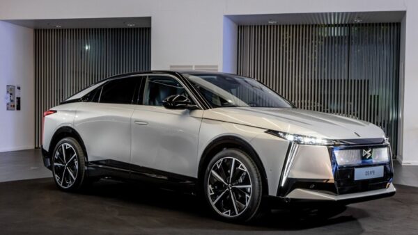 DS N°8: il nuovo modello lussuoso ed elettrico della casa