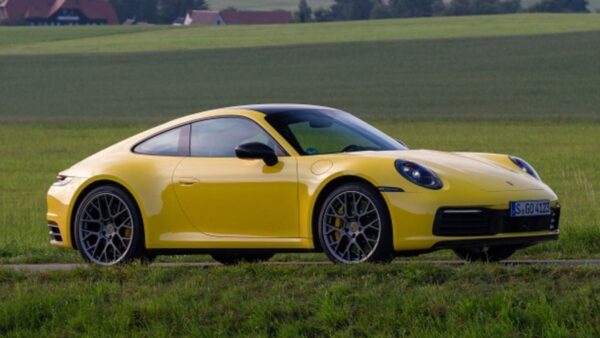 Porsche: ancora auto a benzina nell'era del "quasi" elettrico