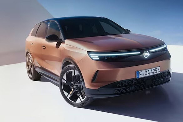 Opel Grandland Ibrida: autonomia eccezionale di 1000 Km solo con un pieno