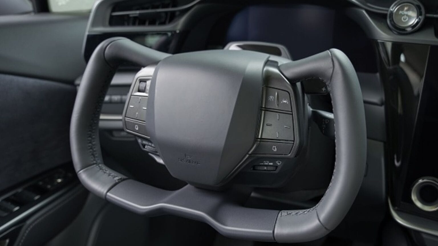 Renault, volante addio: una cloche cambierà la guida delle auto del brand?