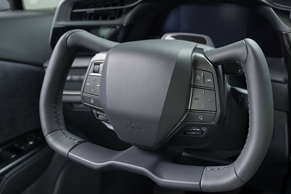 Renault, volante addio: una cloche cambierà la guida delle auto del brand?