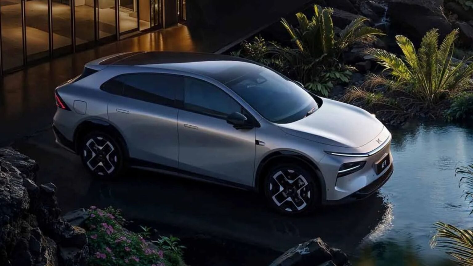 Xpeng G7: il SUV elettrico che lancia il guanto di sfida alla Tesla Model Y