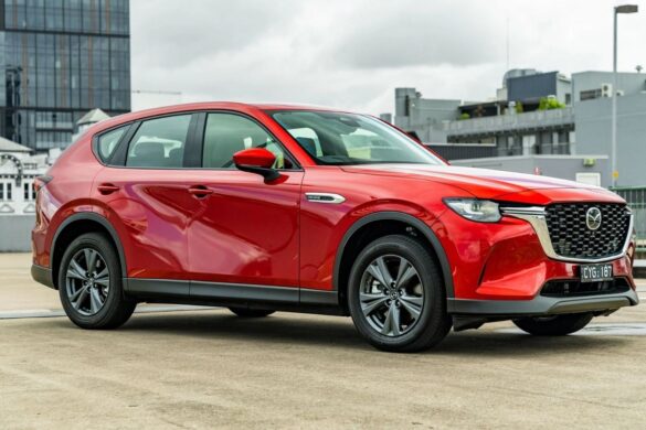 Mazda CX-60 2025, il SUV giapponese cambia: ecco le novità