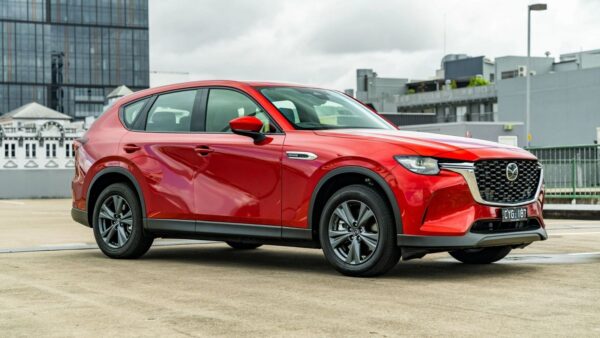 Mazda CX-60 2025, il SUV giapponese cambia: ecco le novità