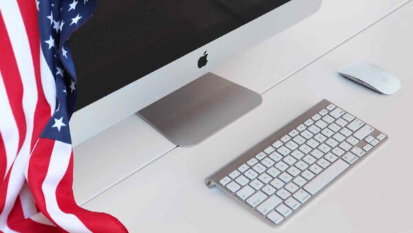 Apple investirà 500 miliardi negli USA nei prossimi 4 anni, puntando su innovazione, AI e la creazione di 20.000 nuovi posti di lavoro.