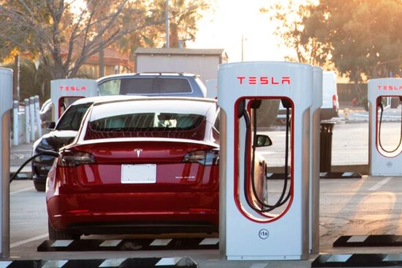 Tesla, arriva il robot aspiratore per le auto