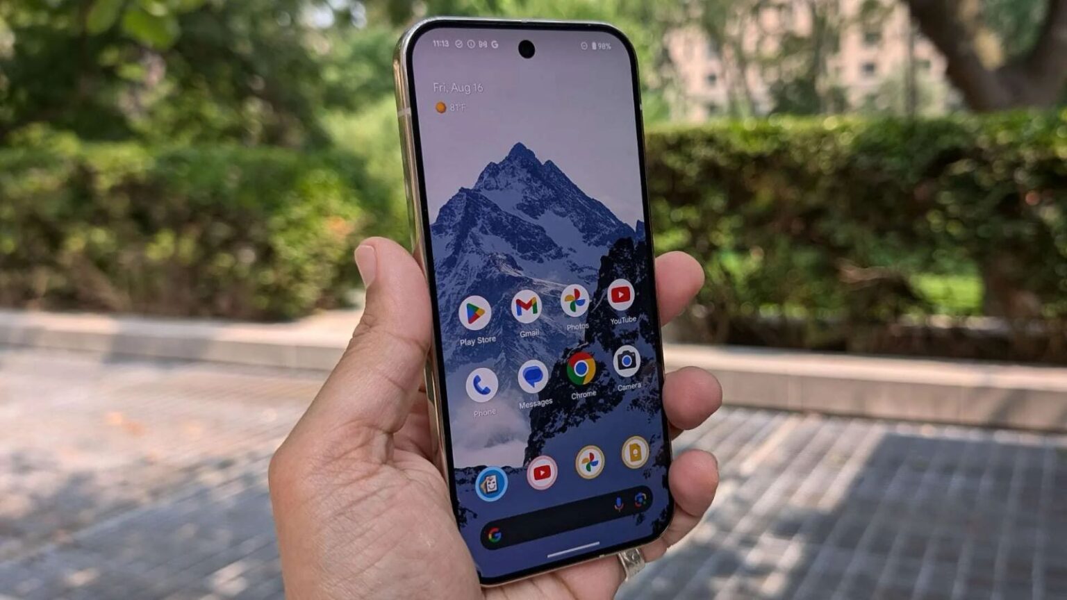 Play Store arriva l'app per la funzione SOS satellitare per i Pixel 9