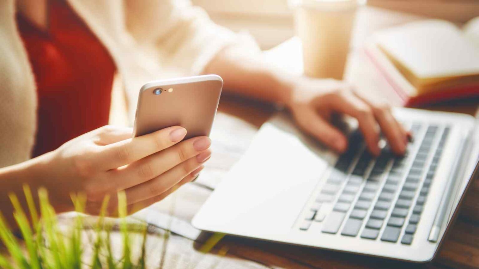 Windows 11 introduce una funzione che permette di accedere ai contenuti dello smartphone direttamente dal menu Start del PC.