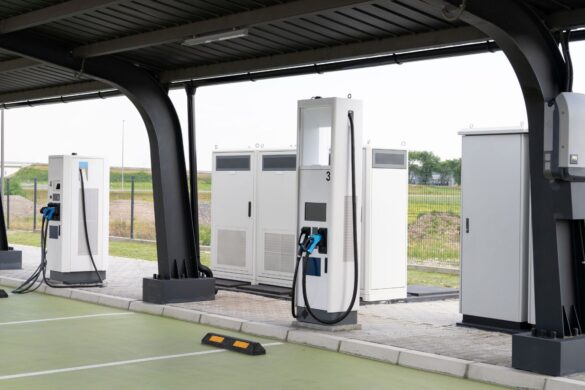 Colonnine Ewiva da 400 kW in Autostrada per ricariche ultra-veloci