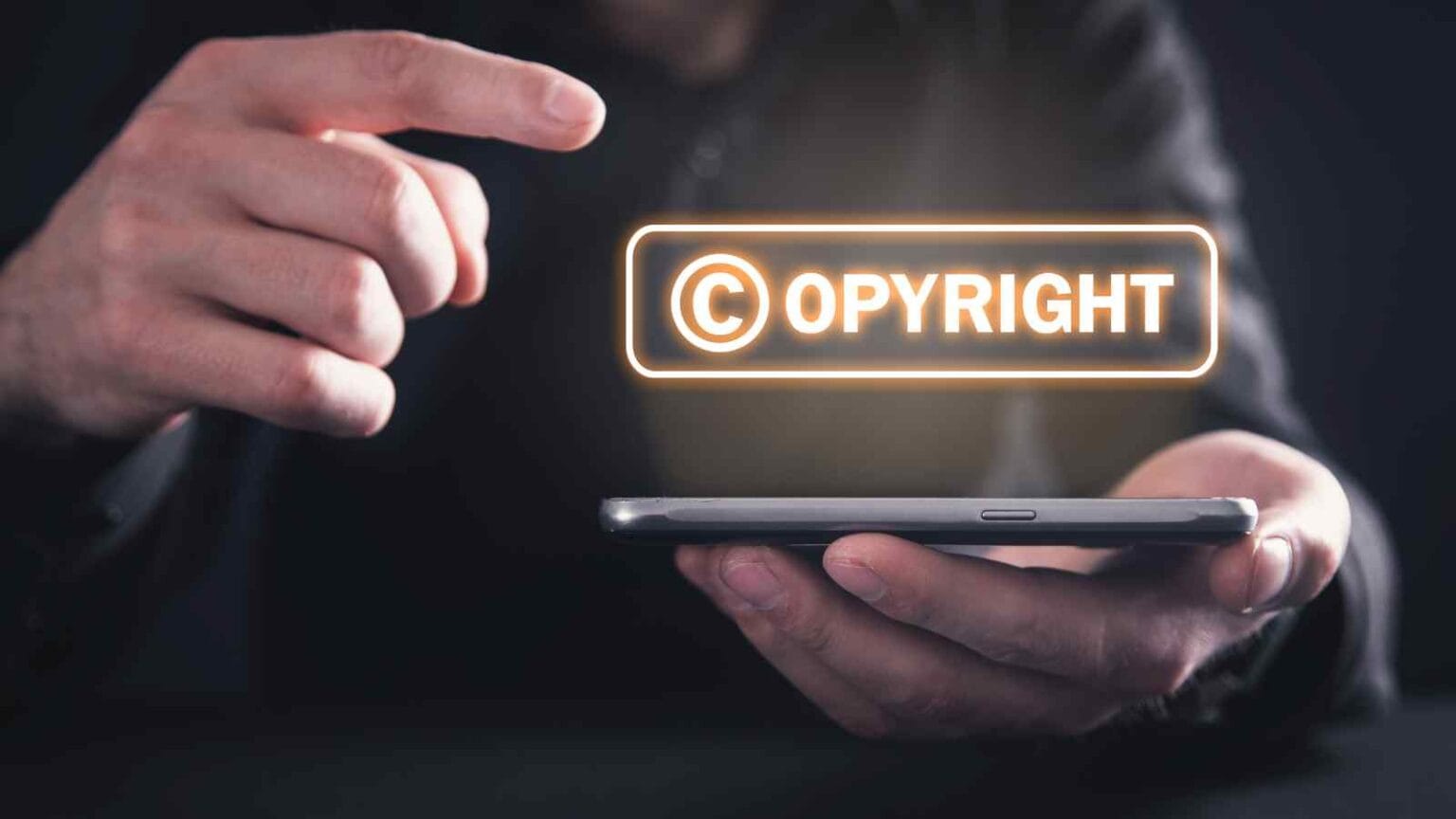 Meta è accusata di usare dati protetti da copyright per addestrare AI, con rivelazioni su download illegali di materiale piratato.