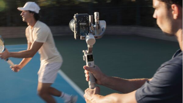 DJI RS4 Mini: il nuovo stabilizzatore compatto per smartphone e fotocamere