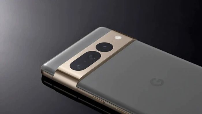 Google Pixel 7 bug riavvio telefonate Android 16 