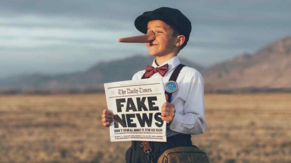 Cloudflare adotta Content Credentials per tracciare immagini e video, aiutando a distinguere i contenuti reali da quelli manipolati con AI.