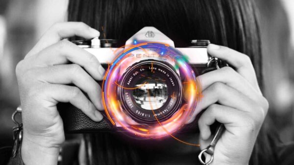 Un team di ricercatori ha creato una fotocamera che elabora immagini istantaneamente, migliorando velocità e autonomia.