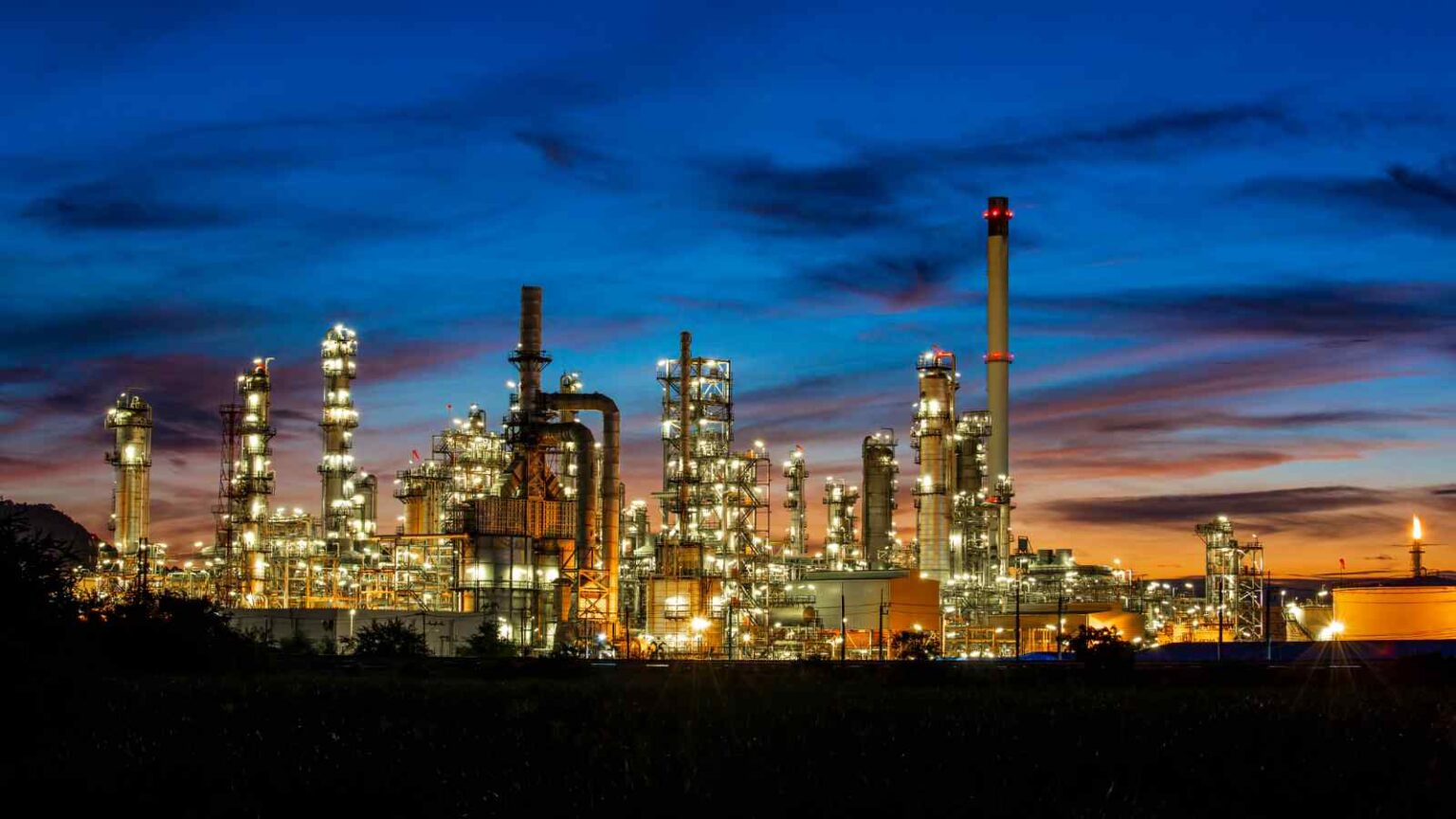Il governo italiano anticipa le aste per lo stoccaggio del gas per contenere i prezzi e garantire maggiore sicurezza energetica.