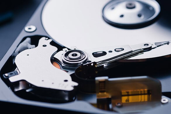 Hard Disk esternamente, dentro una memoria SD