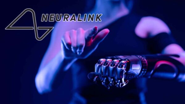 Neuralink permette a un paziente paralizzato di controllare un braccio robotico col pensiero, rivoluzionando la neurotecnologia.