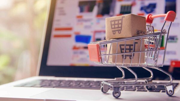 Amazon testa una funzione che mostra anche prodotti dai siti ufficiali dei brand, integrandoli nei risultati di ricerca nell'app.