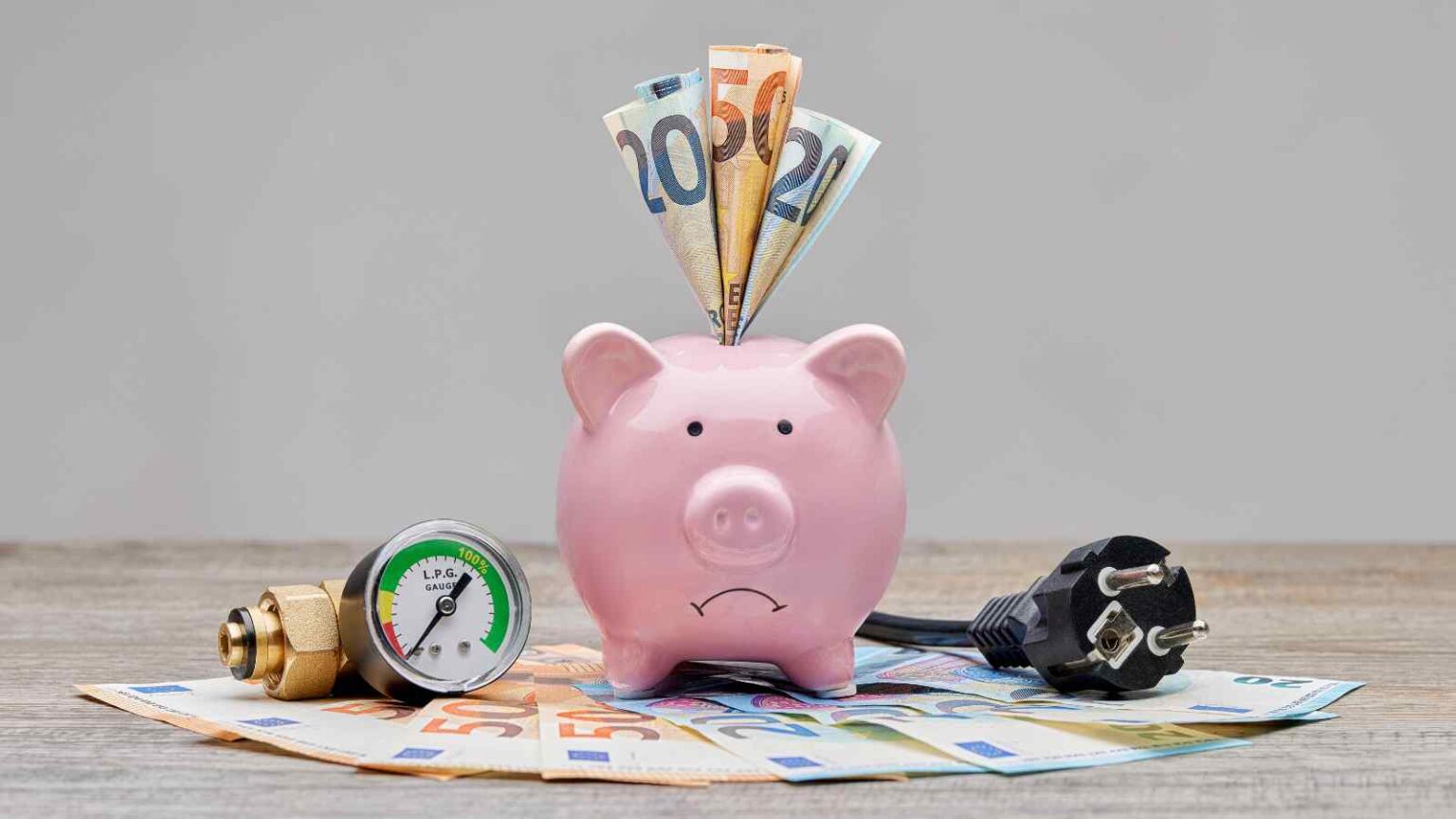 Il bonus sociale luce e gas è stato prorogato per tutto il 2025, garantendo sconti in bolletta alle famiglie con ISEE basso.