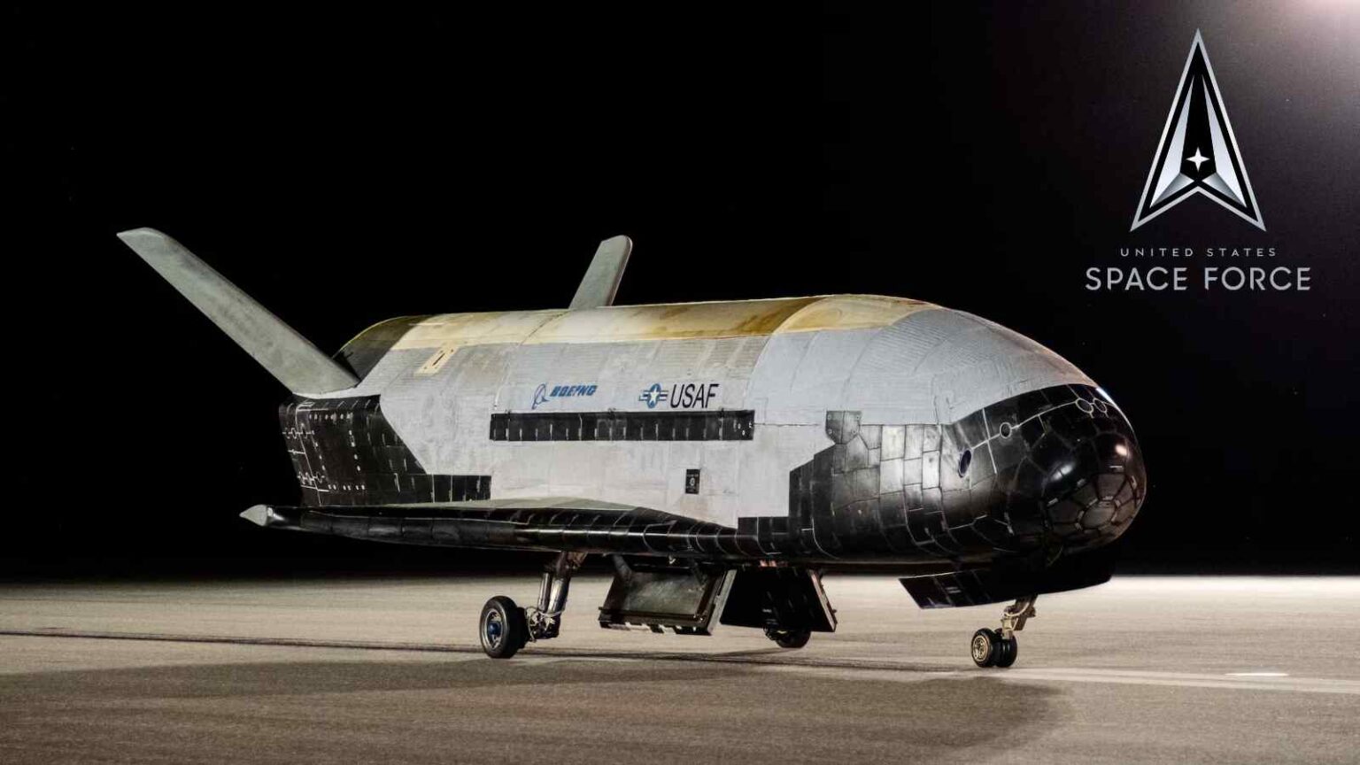 La Space Force svela l'X-37B in orbita, testando nuove tecnologie spaziali in una missione segreta, mentre la Cina sviluppa spazioplani simili.