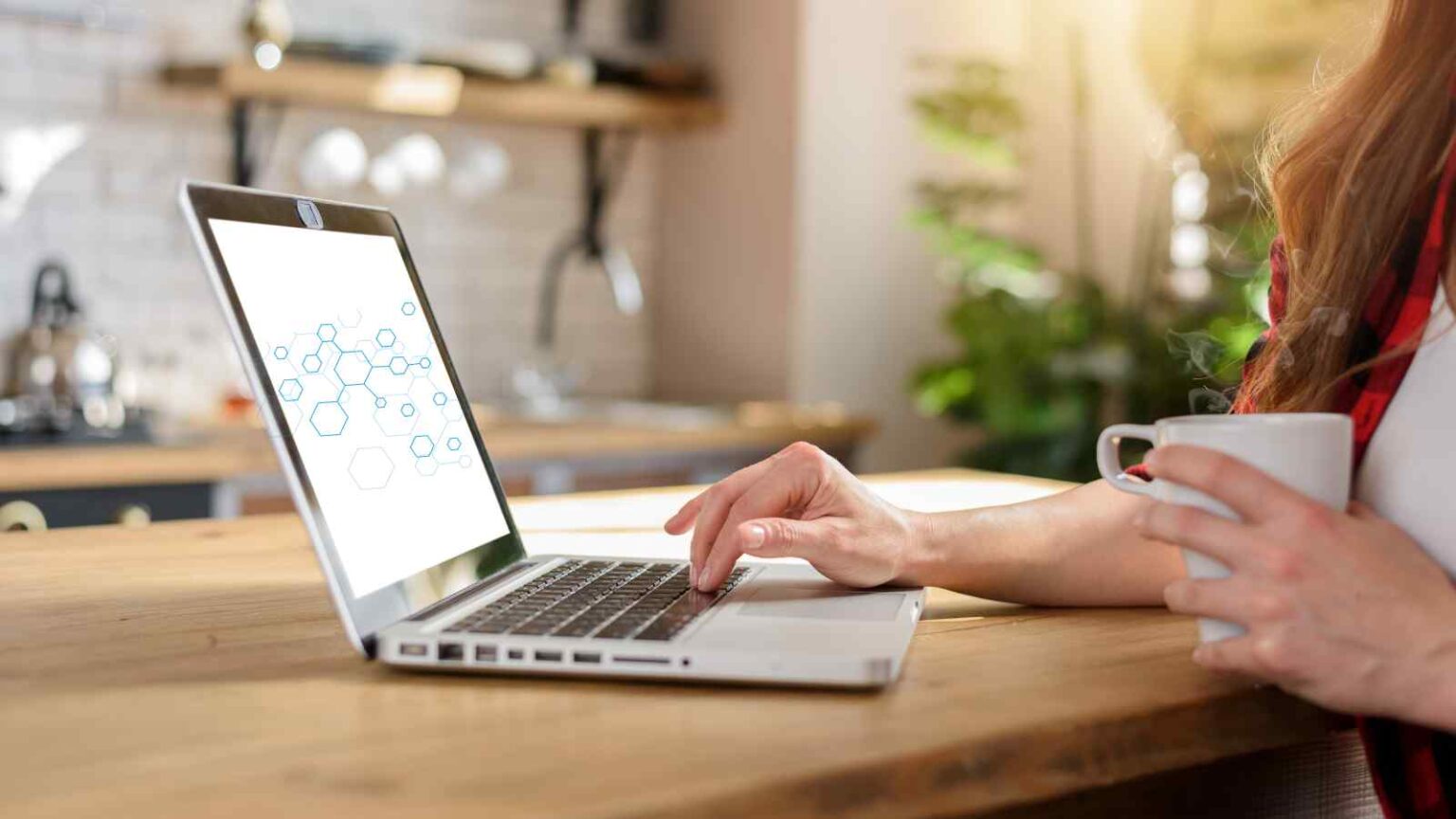 Molti professionisti tech preferirebbero ridurre lo stipendio del 25% pur di lavorare da remoto, sfidando le politiche aziendali.