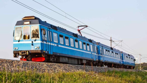 Sciopero dei treni il 22-23 febbraio: possibili cancellazioni e disagi su Trenitalia e Trenord. Garantiti solo alcuni servizi essenziali.