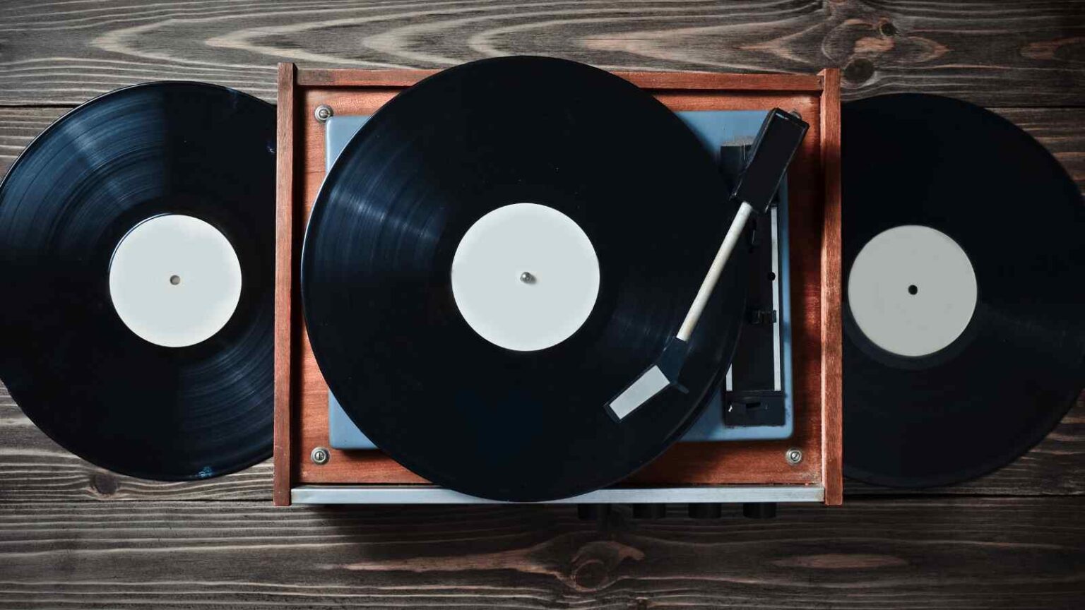 L’A2-D2 Stream trasforma il suono del vinile in audio wireless senza perdita di qualità, per ascoltare musica in alta fedeltà ovunque.