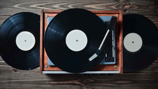 L’A2-D2 Stream trasforma il suono del vinile in audio wireless senza perdita di qualità, per ascoltare musica in alta fedeltà ovunque.