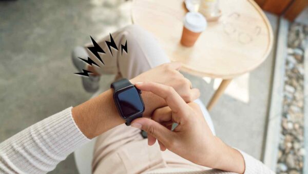 Gli utenti segnalano problemi allo speaker dell'Apple Watch Series 10, con suoni distorti che compromettono l'esperienza d'uso.