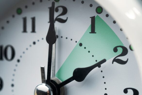 Ora legale 2025, da sabato notte cambia l’orario: ecco perché conviene