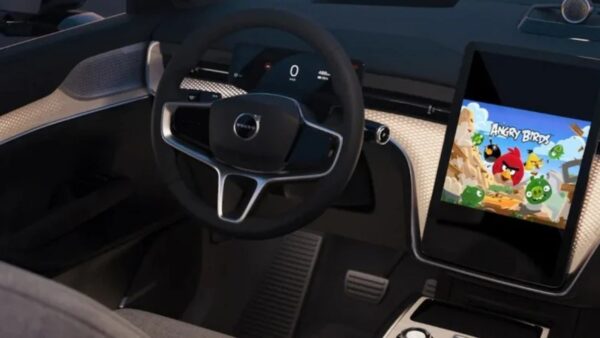 Android Auto: la beta 14.1 introduce i giochi, ecco Angry Birds ma non solo