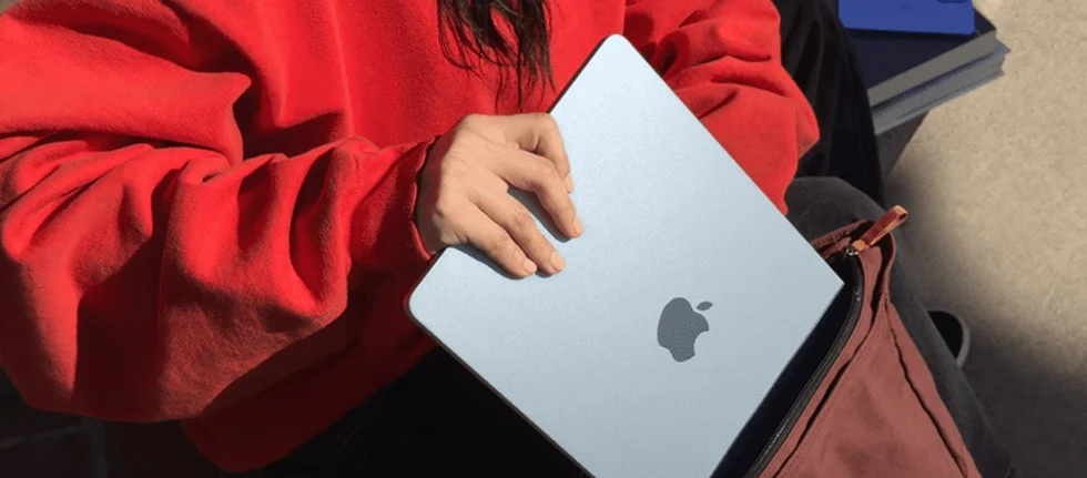 Apple: addio ad un colore amatissimo dei MacBook, ecco una nuova tonalità
