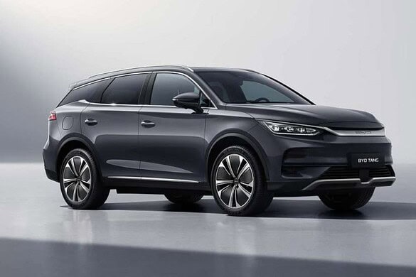 BYD Tang, il nuovo SUV elettrico da 517 CV arriva in Italia