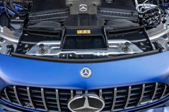 Mercedes torna al motore a combustione: arriva un nuovo V8
