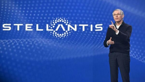 Carlos Tavares, la buonuscita Stellantis che fa discutere: quanto ha veramente ricevuto?
