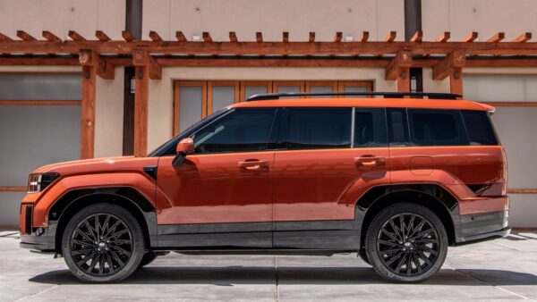 Hyundai Santa Fe conquista il Women's World Car of the Year 2025