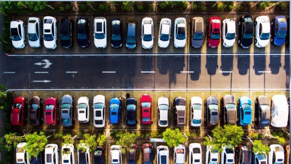 Auto invecchiate: l'Italia rallenta sulla strada della sostenibilità