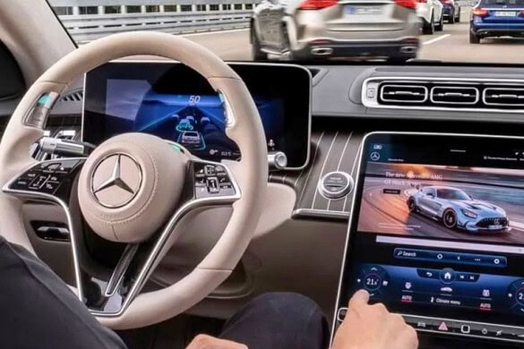 Mercedes e guida autonoma: luci turchesi per una comunicazione più chiara