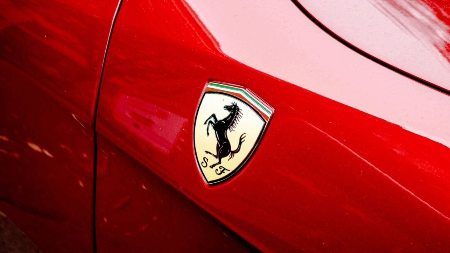 Ferrari: ci aspetta un 2025 carico di novità con modelli innovativi