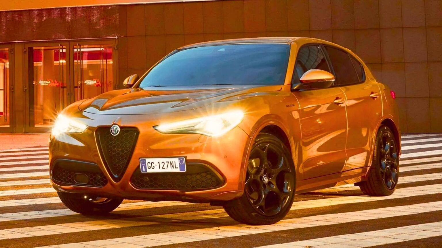 Alfa Romeo Stelvio: il ritorno del SUV in versione ibrida ed elettrica
