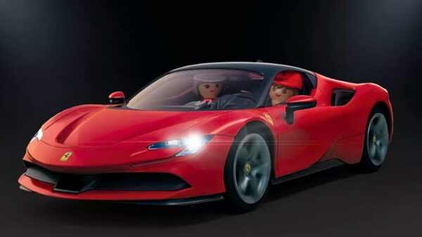 Ferrari, i clienti sono sempre più giovani: quasi la metà è sotto 40 anni