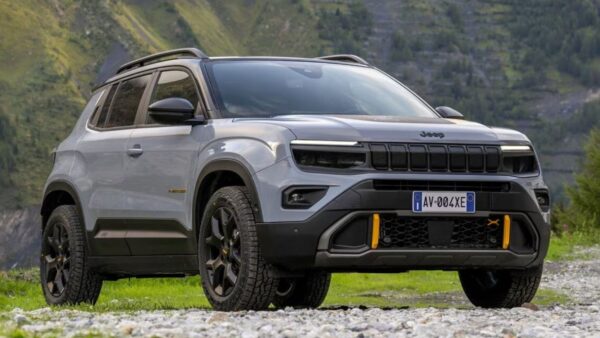Jeep Compass 2025: nuove motorizzazioni e design rivisitato