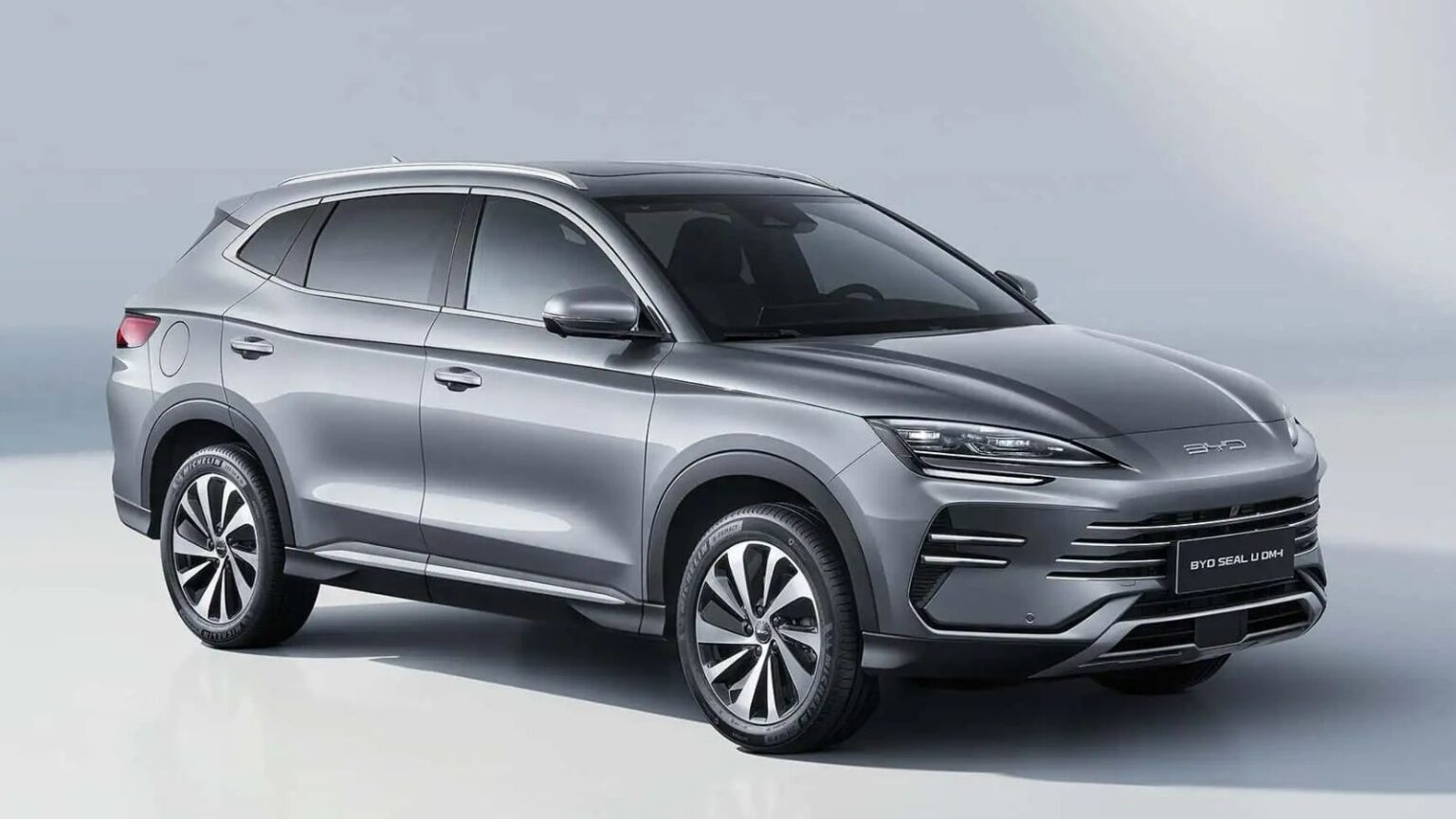 BYD Seal U DM-i Comfort: autonomia e prestazioni al TOP