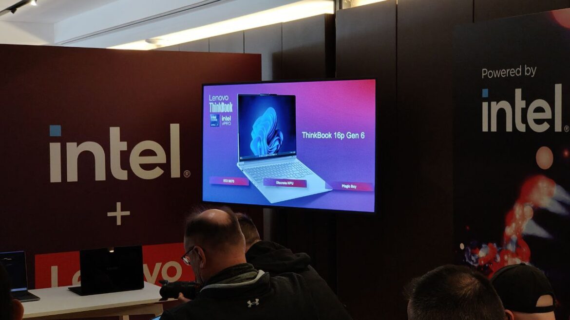Lenovo MWC (24)