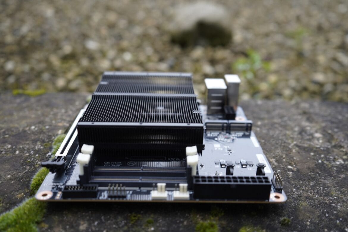 Minisforum BD795i SE (20)