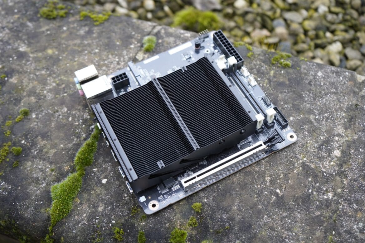 Minisforum BD795i SE (27)