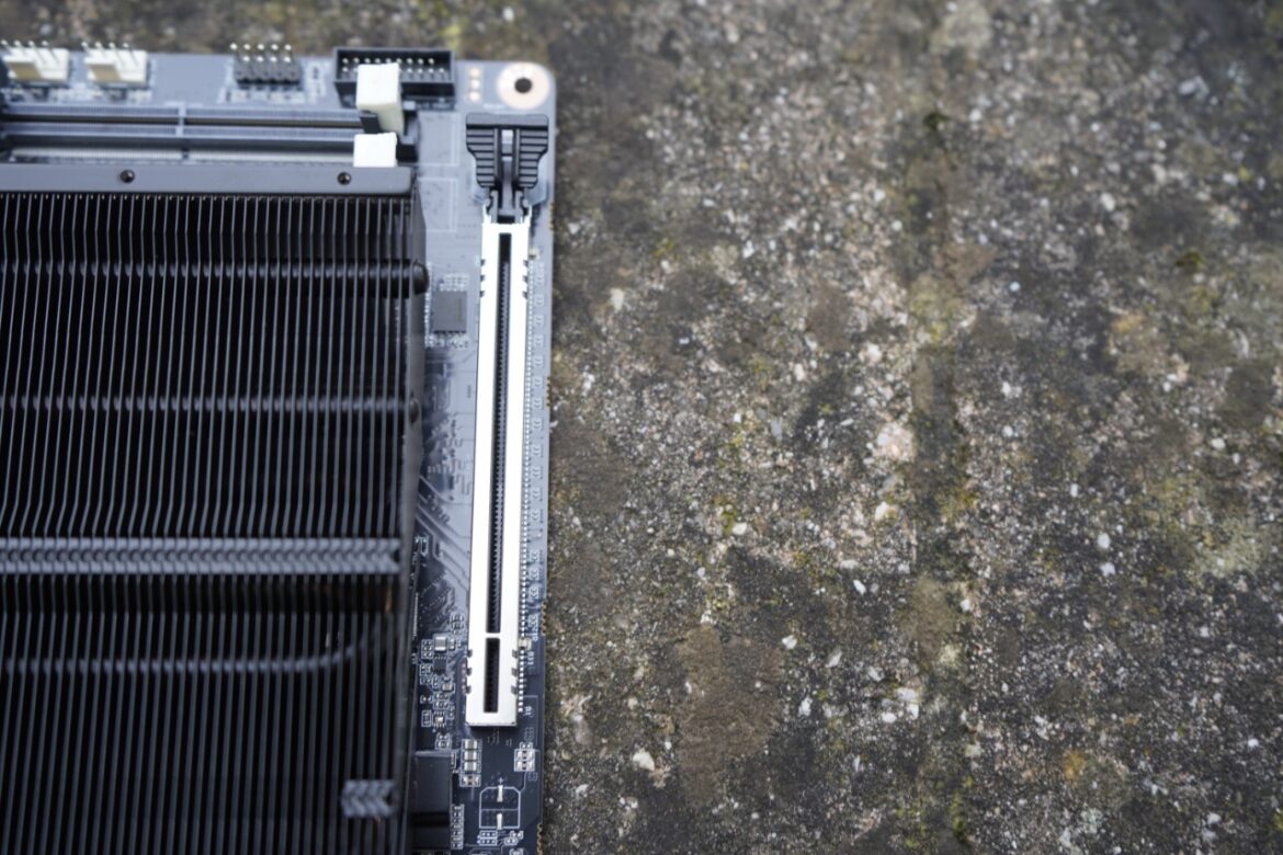 Minisforum BD795i SE (29)